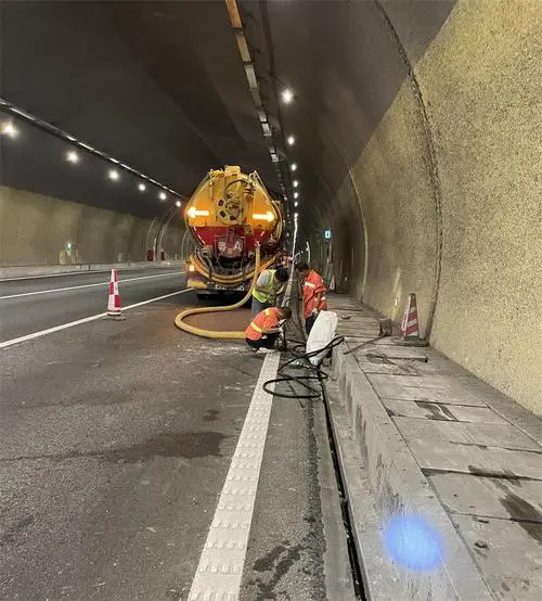 五家渠隧道排水渠清淤